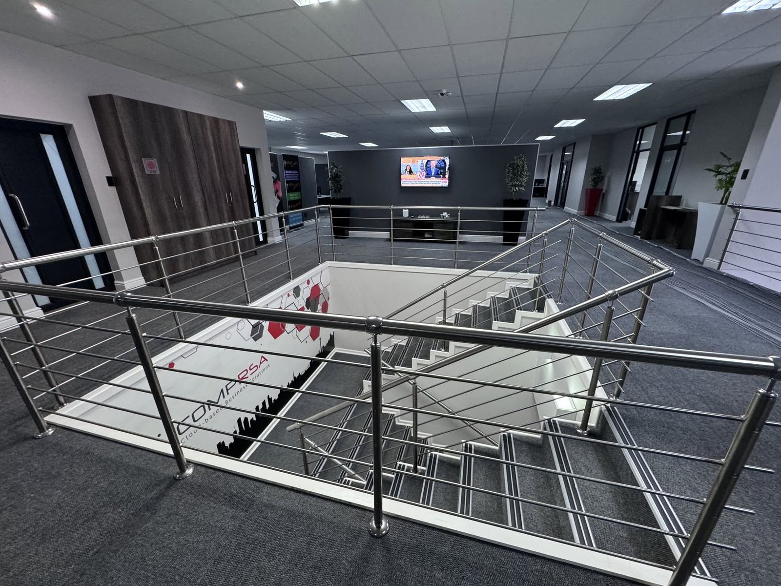 Mezzanine and open-plan office